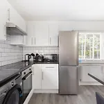 Modern Serviced Apartment Near Reading Town Centre