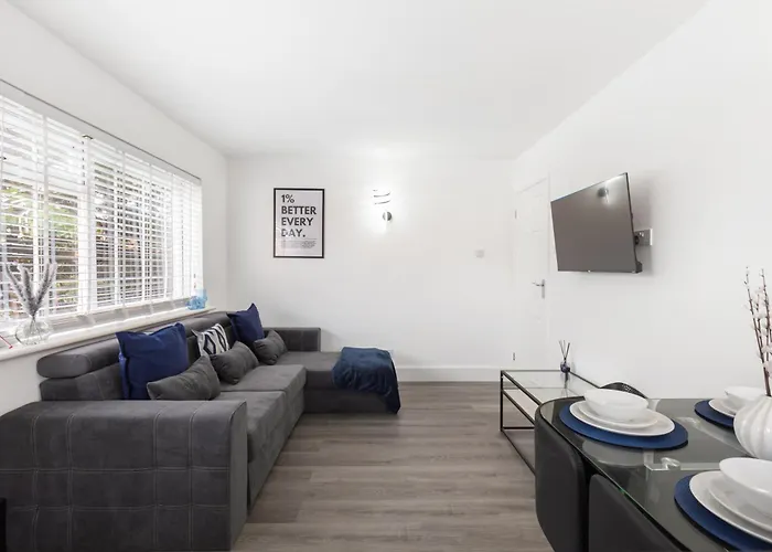 Modern Serviced Apartment Near Reading Town Centre