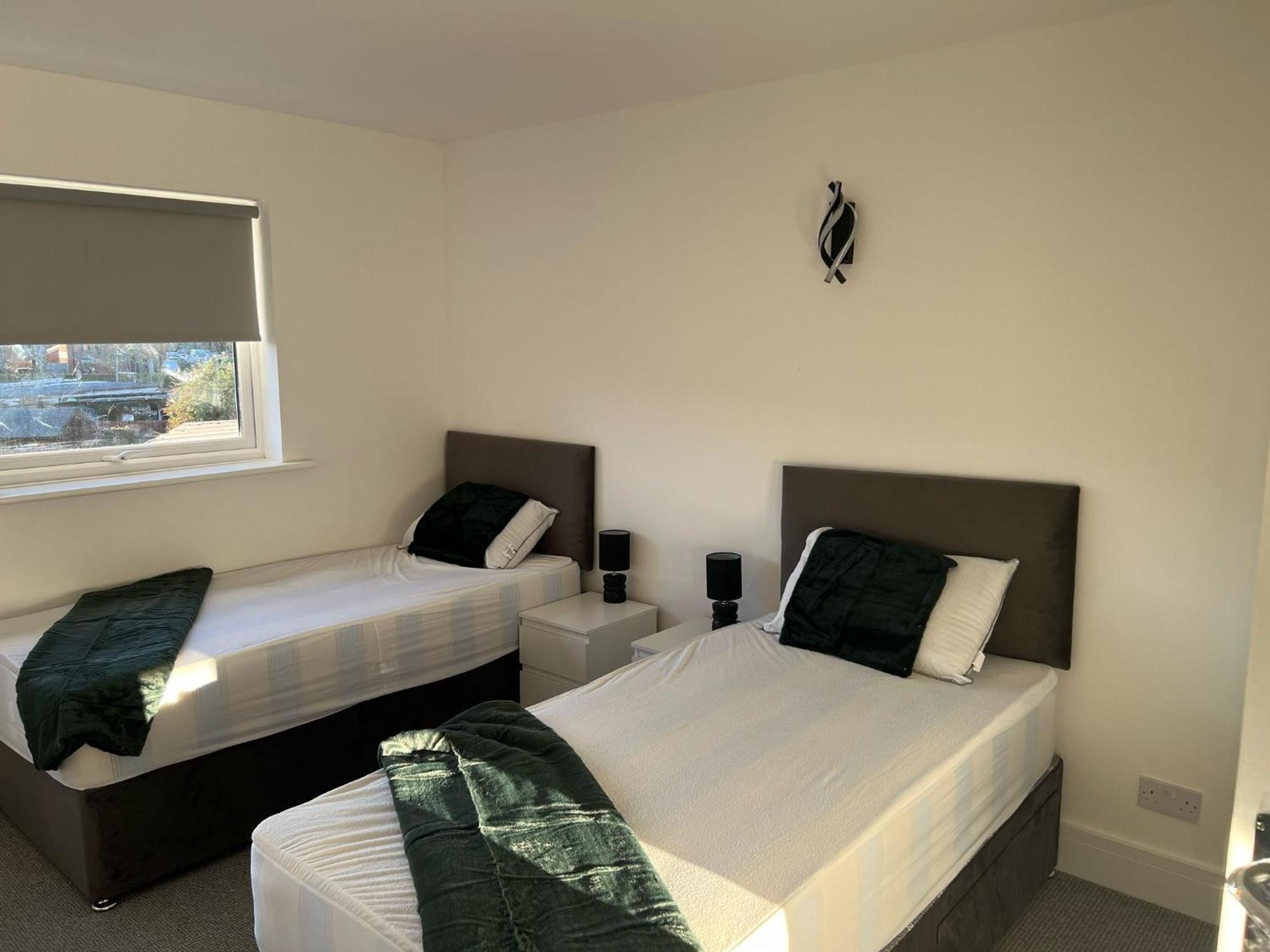 Modern Serviced Near Town Centre *