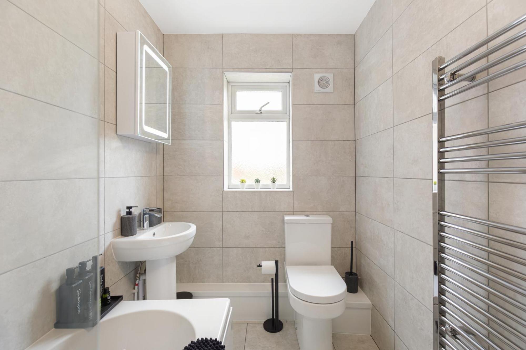 Apartment Modern Serviced Near Town Centre *