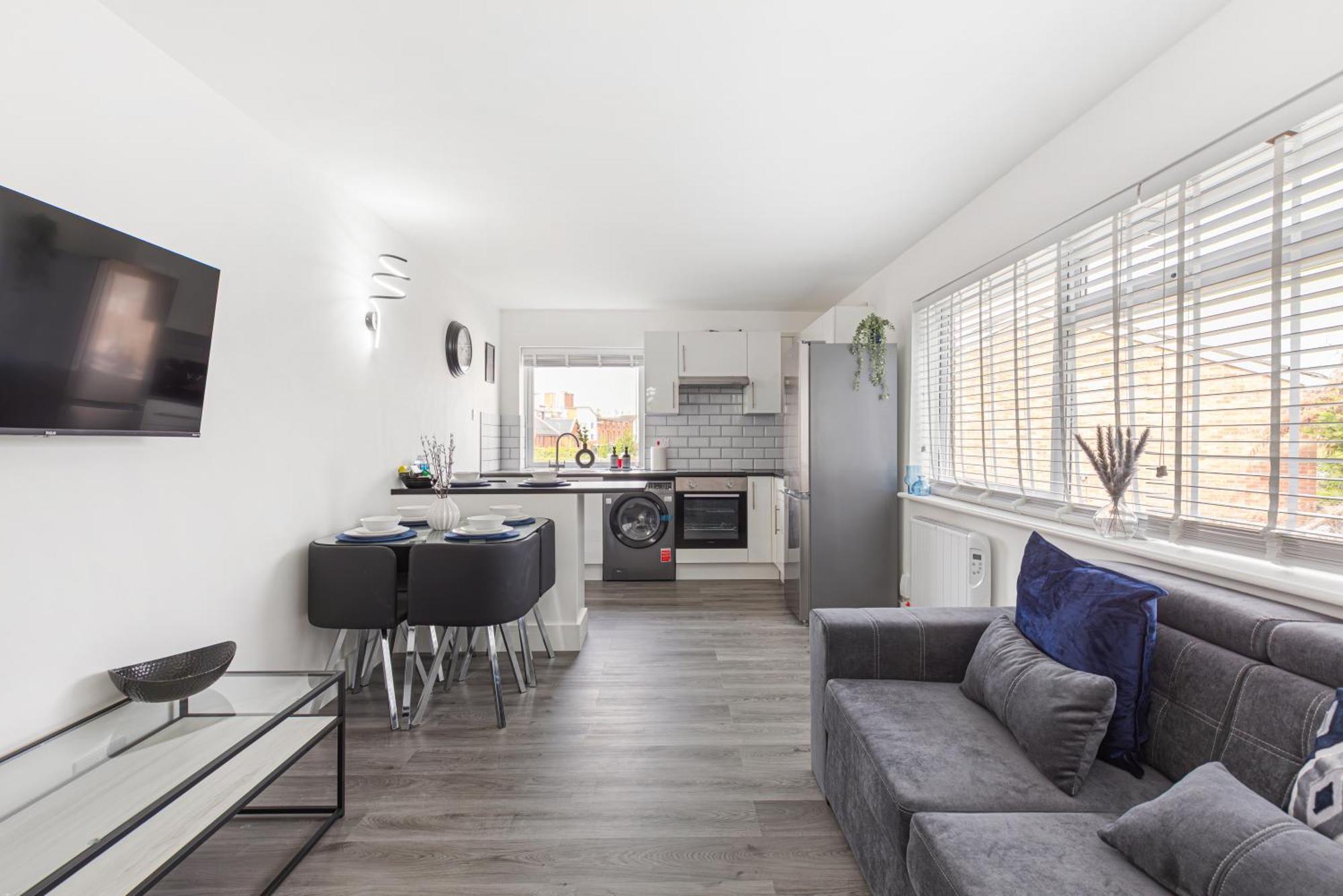 Modern Serviced Near Town Centre