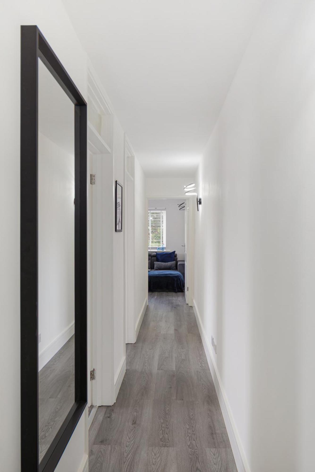 Modern Serviced Near Town Centre Reading