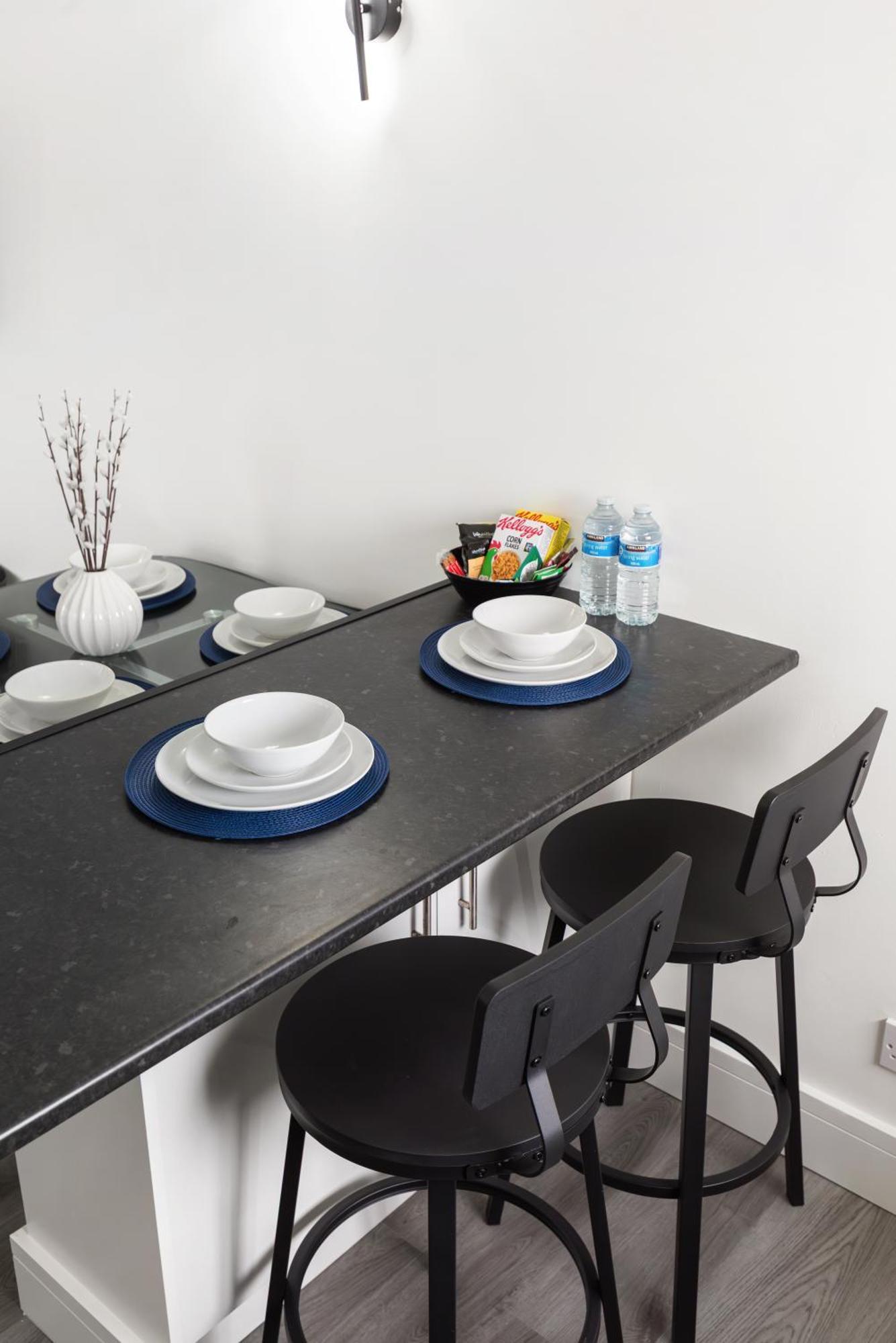 Modern Serviced Near Town Centre Apartment