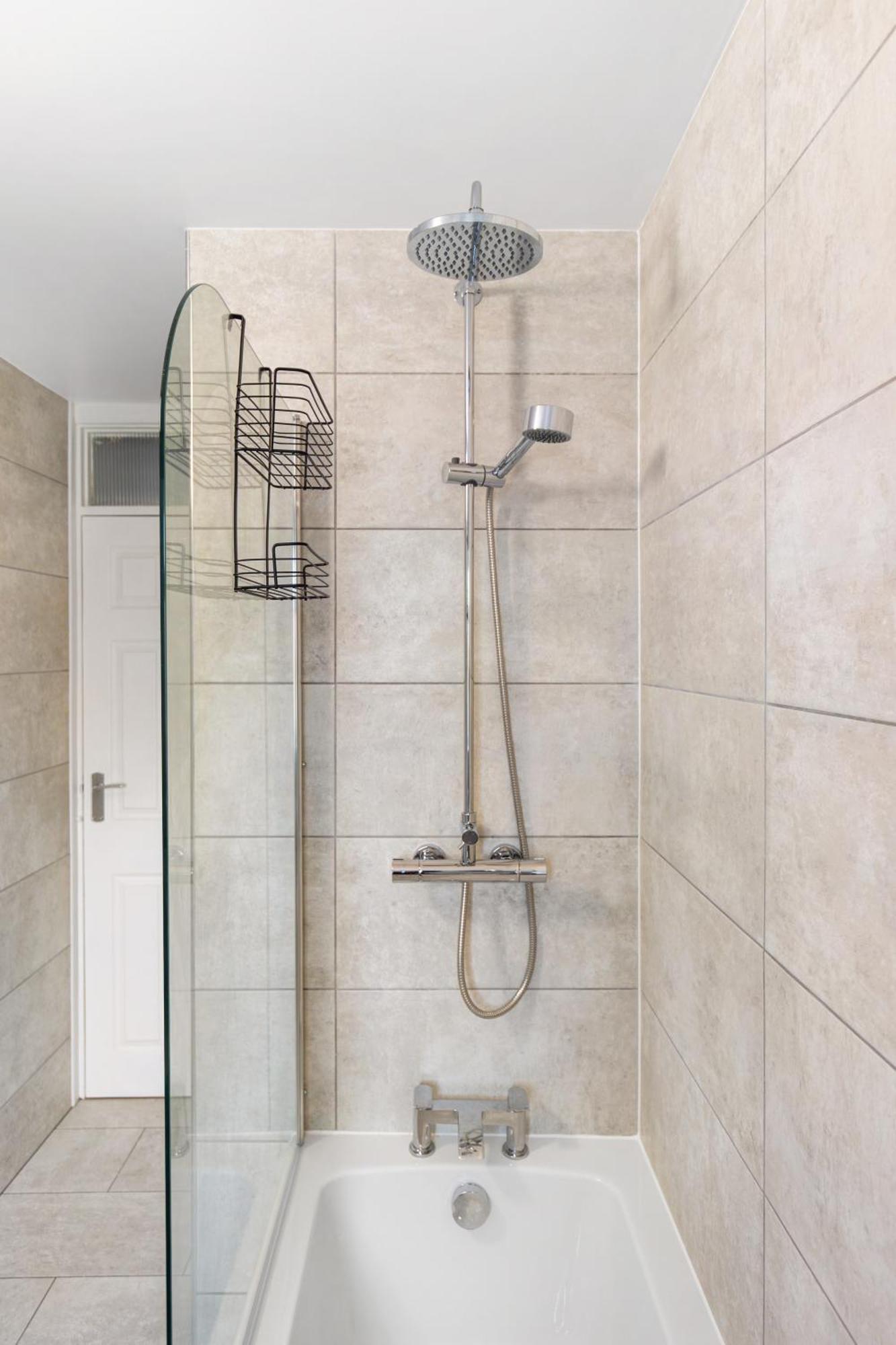 Apartment Modern Serviced Near Town Centre